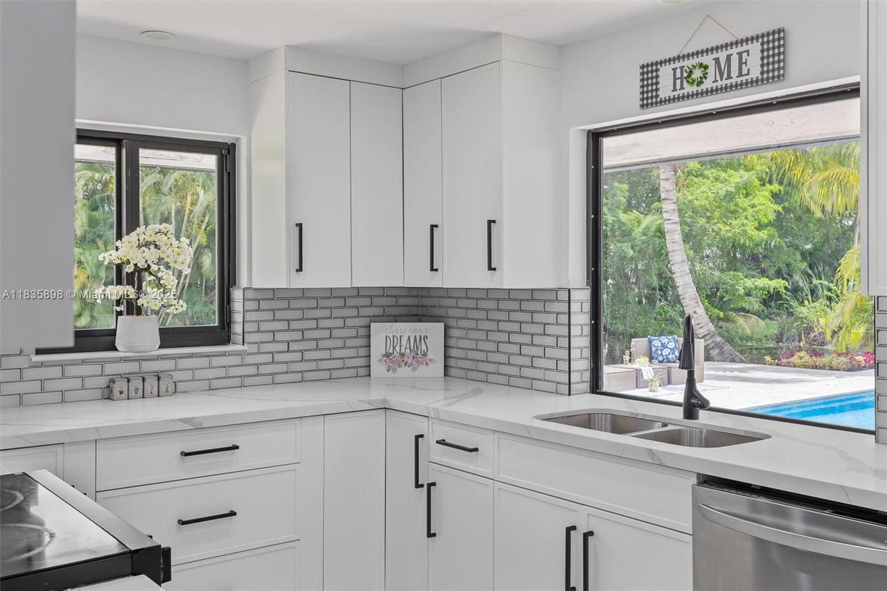 Real estate property located at 11965 15th Ct, Broward, Fla Fruit Lands Co Sub No, Davie, FL