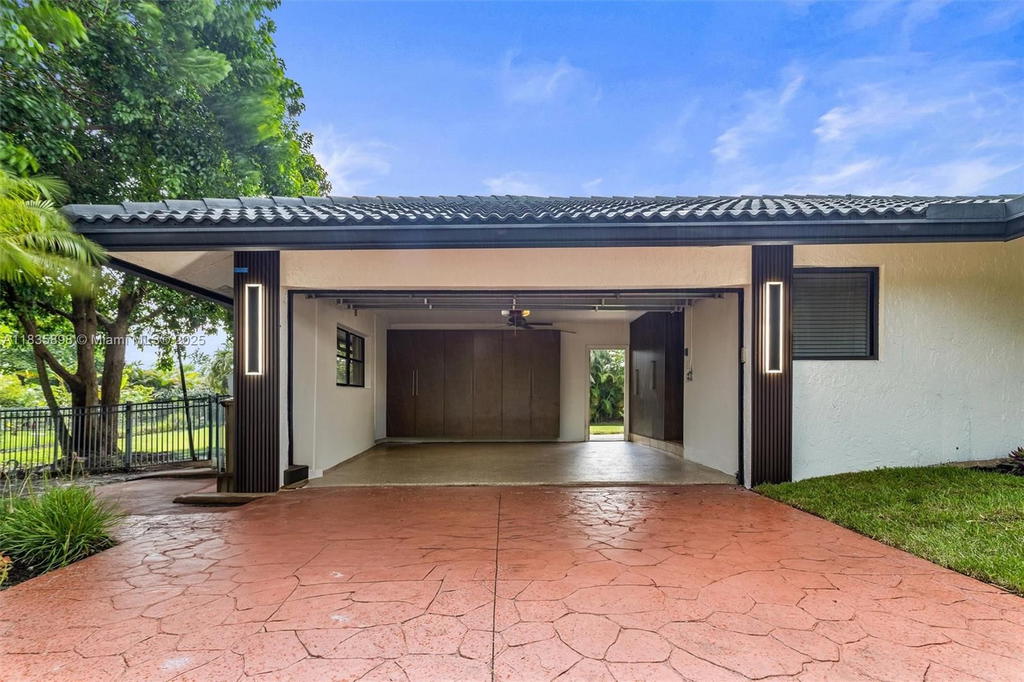 Real estate property located at 11965 15th Ct, Broward, Fla Fruit Lands Co Sub No, Davie, FL