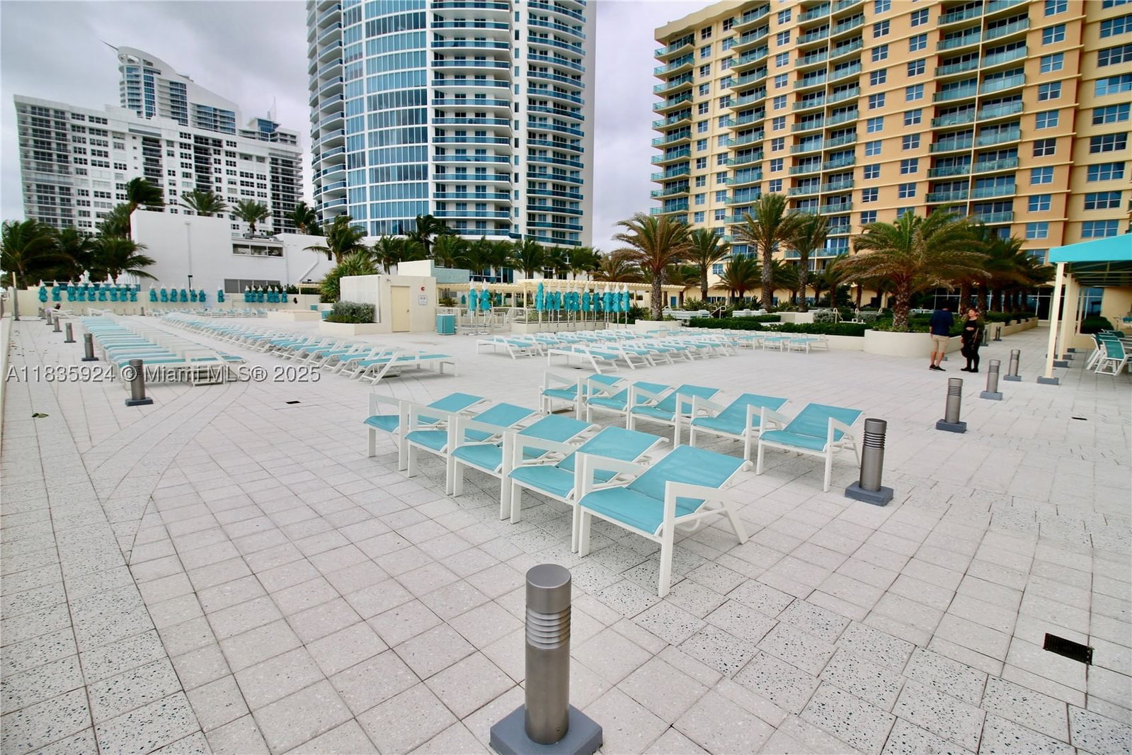 Real estate property located at 2501 Ocean Dr #427, Broward, Wave Condo, Hollywood, FL