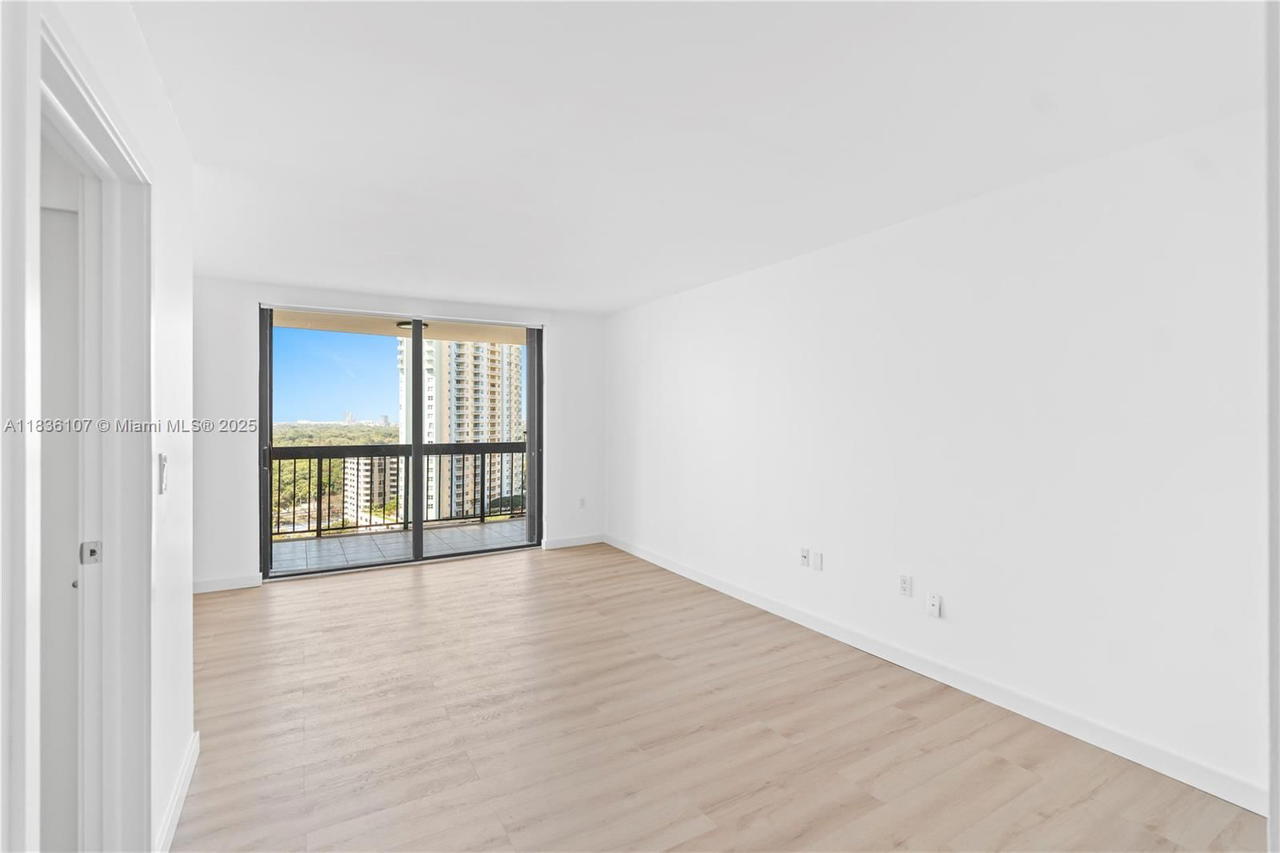 Real estate property located at 2333 Brickell Ave #1908, Miami-dade, Brickell Bay Club Condo, Miami, FL