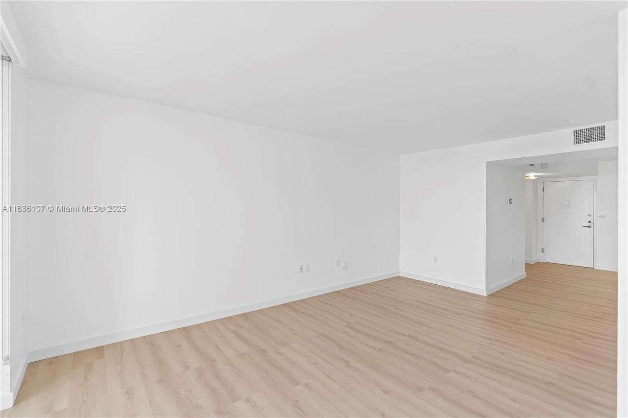 Real estate property located at 2333 Brickell Ave #1908, Miami-dade, Brickell Bay Club Condo, Miami, FL
