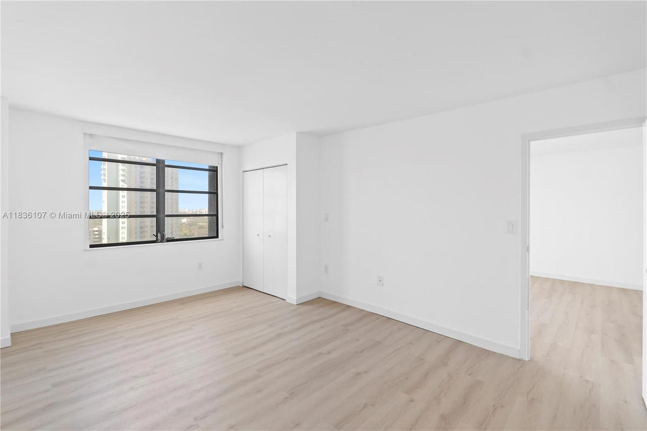 Real estate property located at 2333 Brickell Ave #1908, Miami-dade, Brickell Bay Club Condo, Miami, FL