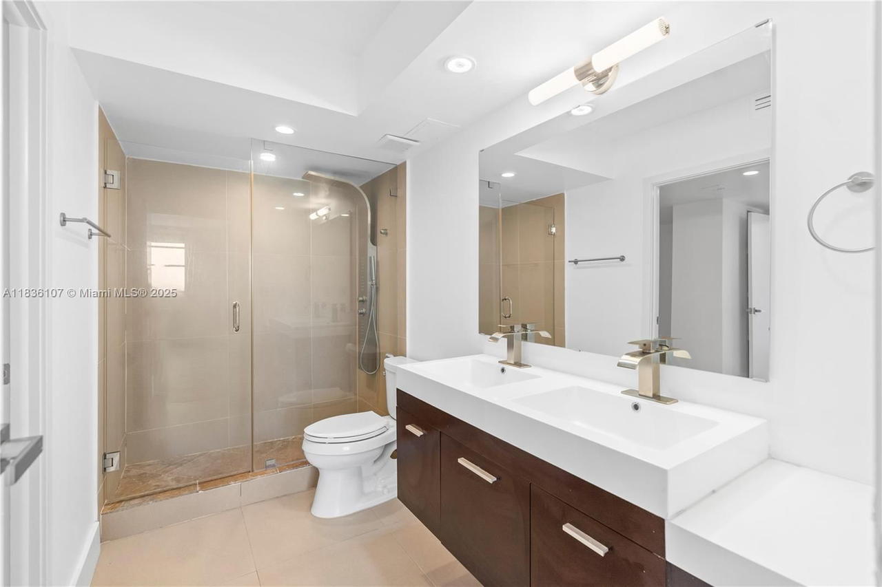 Real estate property located at 2333 Brickell Ave #1908, Miami-dade, Brickell Bay Club Condo, Miami, FL