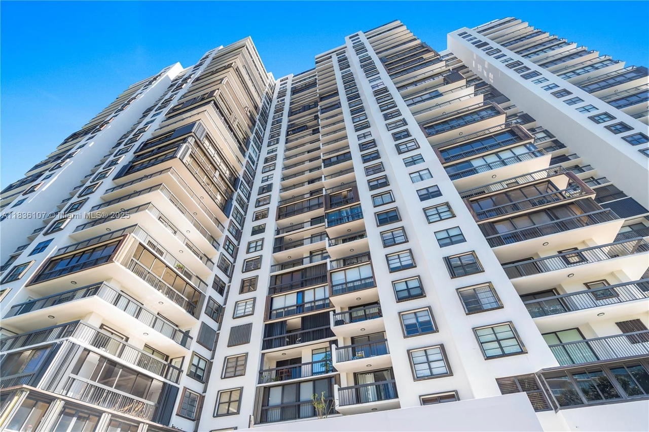 Real estate property located at 2333 Brickell Ave #1908, Miami-dade, Brickell Bay Club Condo, Miami, FL