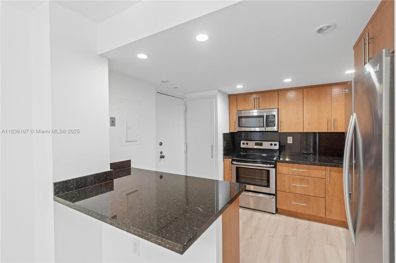 Real estate property located at 2333 Brickell Ave #1908, Miami-dade, Brickell Bay Club Condo, Miami, FL