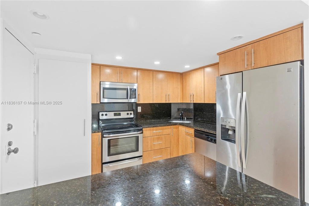 Real estate property located at 2333 Brickell Ave #1908, Miami-dade, Brickell Bay Club Condo, Miami, FL