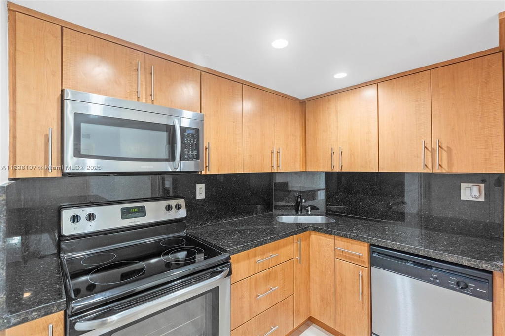 Real estate property located at 2333 Brickell Ave #1908, Miami-dade, Brickell Bay Club Condo, Miami, FL