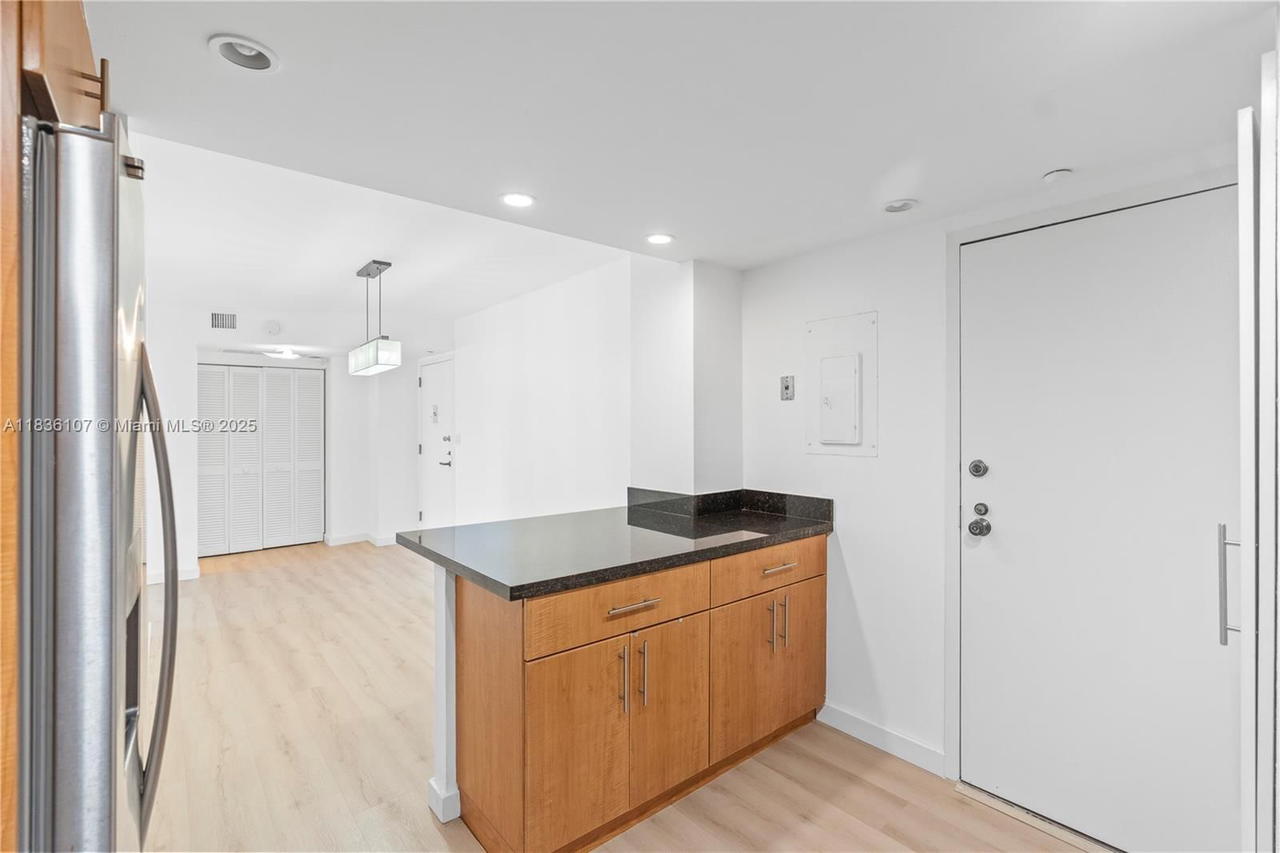 Real estate property located at 2333 Brickell Ave #1908, Miami-dade, Brickell Bay Club Condo, Miami, FL