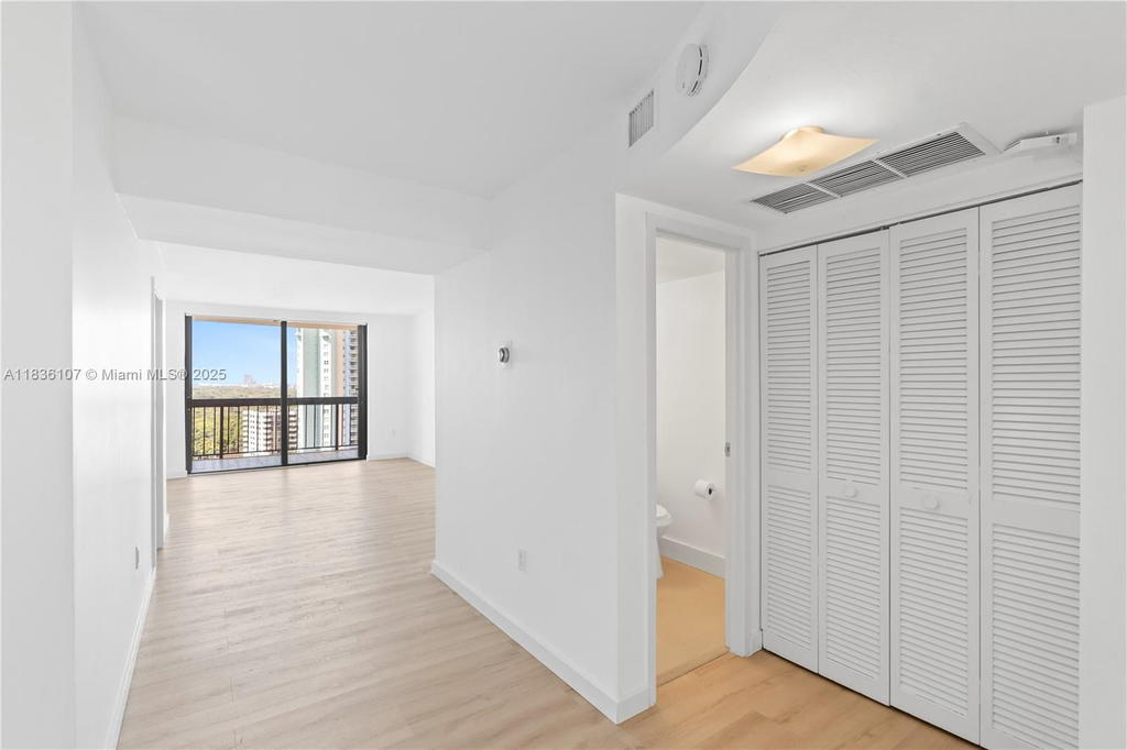Real estate property located at 2333 Brickell Ave #1908, Miami-dade, Brickell Bay Club Condo, Miami, FL