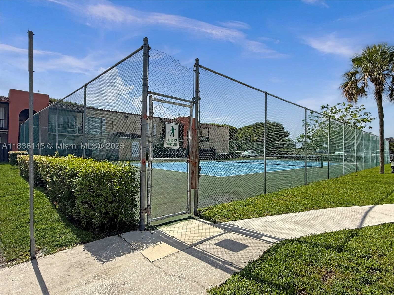 Real estate property located at 10824 Kendall Dr S28, Miami-dade, Spanish Trace Condo, Miami, FL