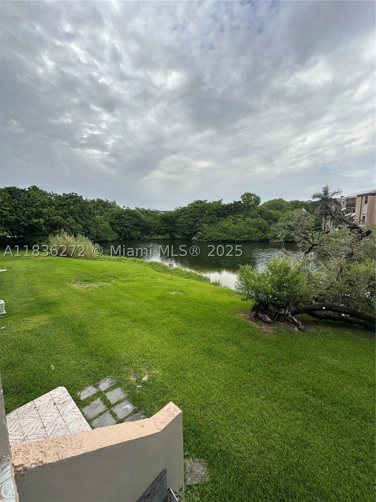Real estate property located at 8897 Fontainebleau Blvd #208, Miami-dade, Pineside Condo No 1, Miami, FL