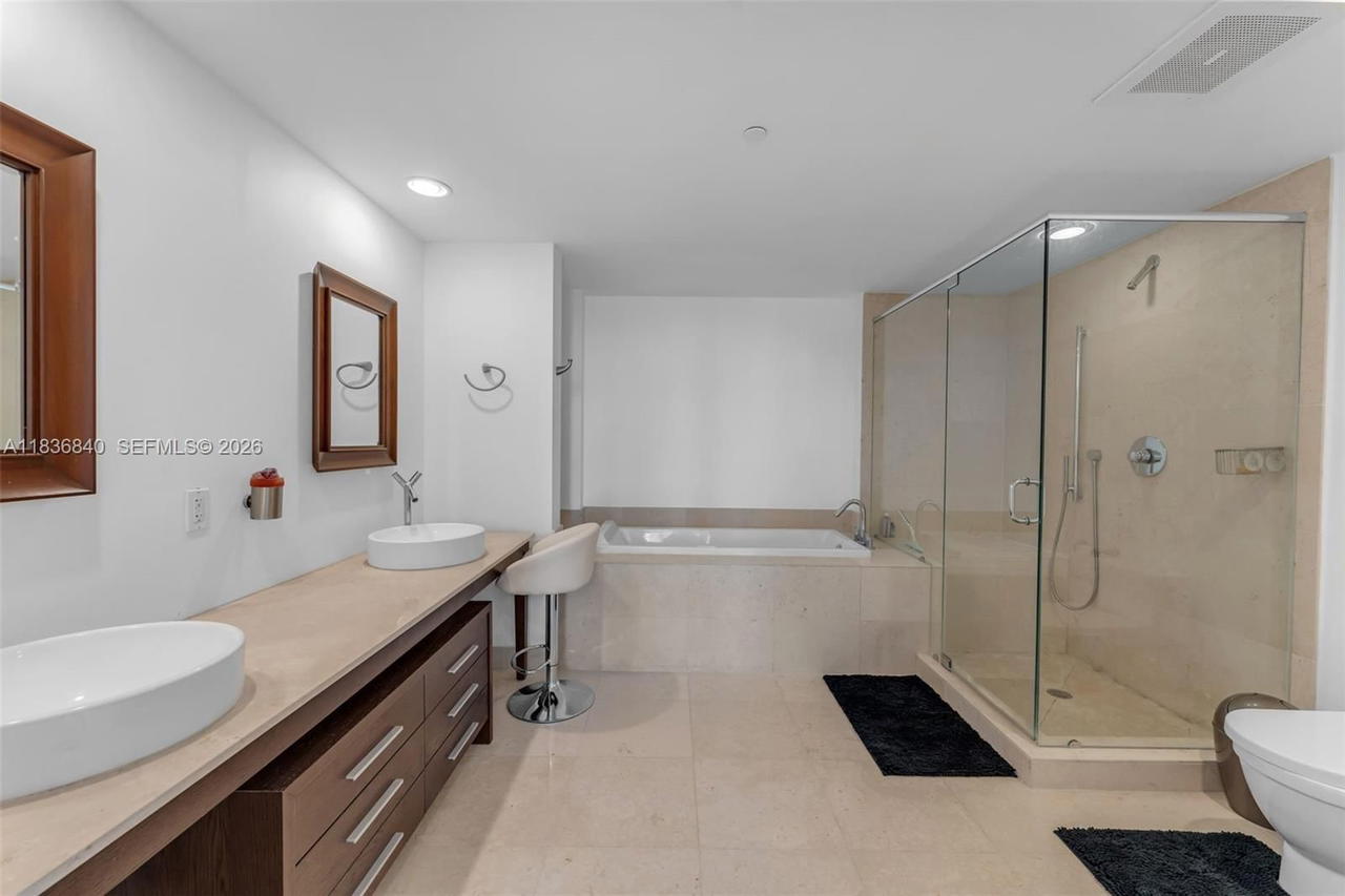 Real estate property located at 495 Brickell Ave #1022, Miami-dade, Icon Brickell No Two, Miami, FL