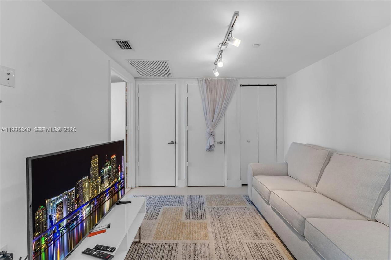 Real estate property located at 495 Brickell Ave #1022, Miami-dade, Icon Brickell No Two, Miami, FL