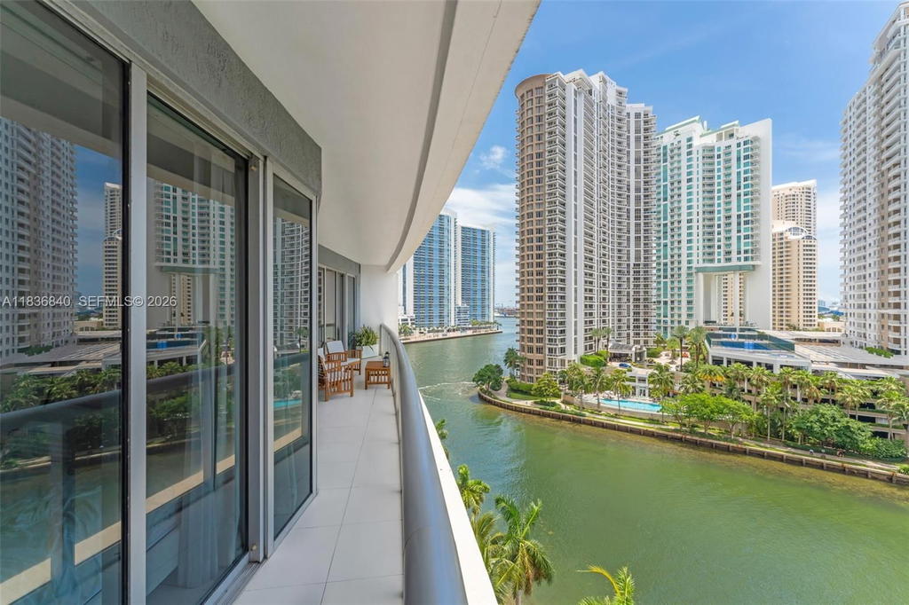 Real estate property located at 495 Brickell Ave #1022, Miami-dade, Icon Brickell No Two, Miami, FL