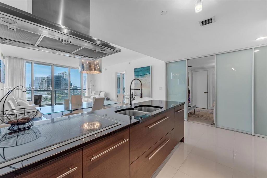 Real estate property located at 495 Brickell Ave #1022, Miami-dade, Icon Brickell No Two, Miami, FL