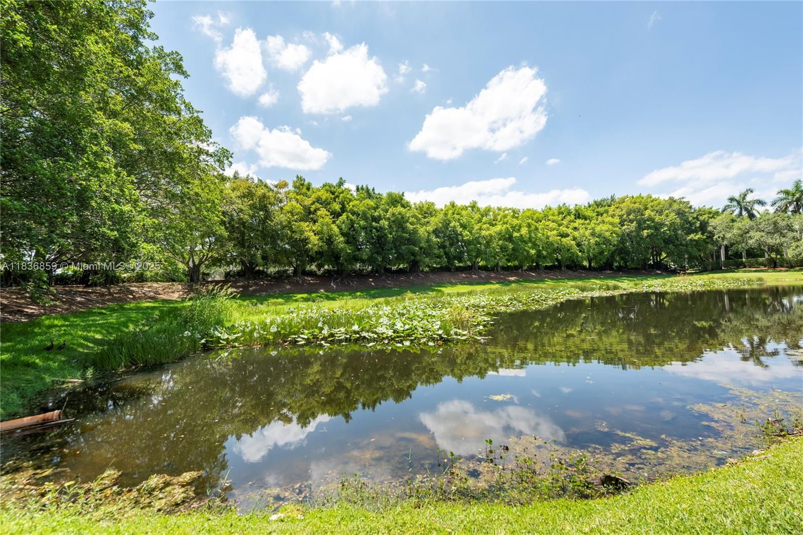 Real estate property located at 1606 Veracruz Ln, Broward, Sectors 3 & 4 Boundary Pl, Weston, FL
