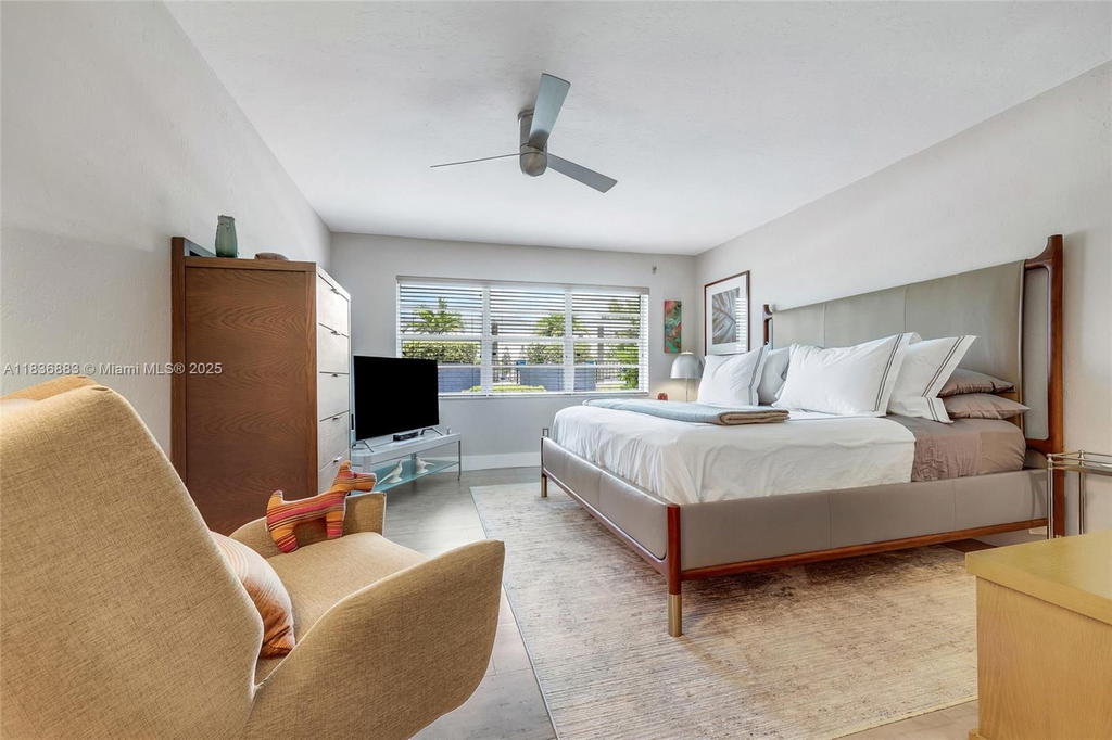 Real estate property located at 877 195th St #119, Miami-dade, Azure Lake Condo, Miami, FL