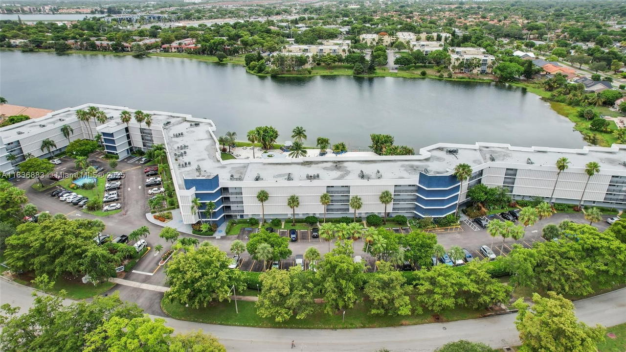 Real estate property located at 877 195th St #119, Miami-dade, Azure Lake Condo, Miami, FL