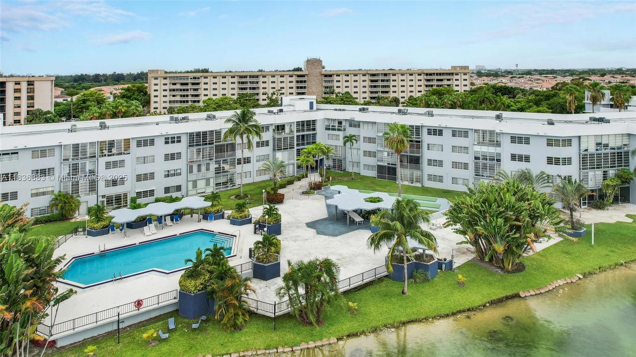 Real estate property located at 877 195th St #119, Miami-dade, Azure Lake Condo, Miami, FL