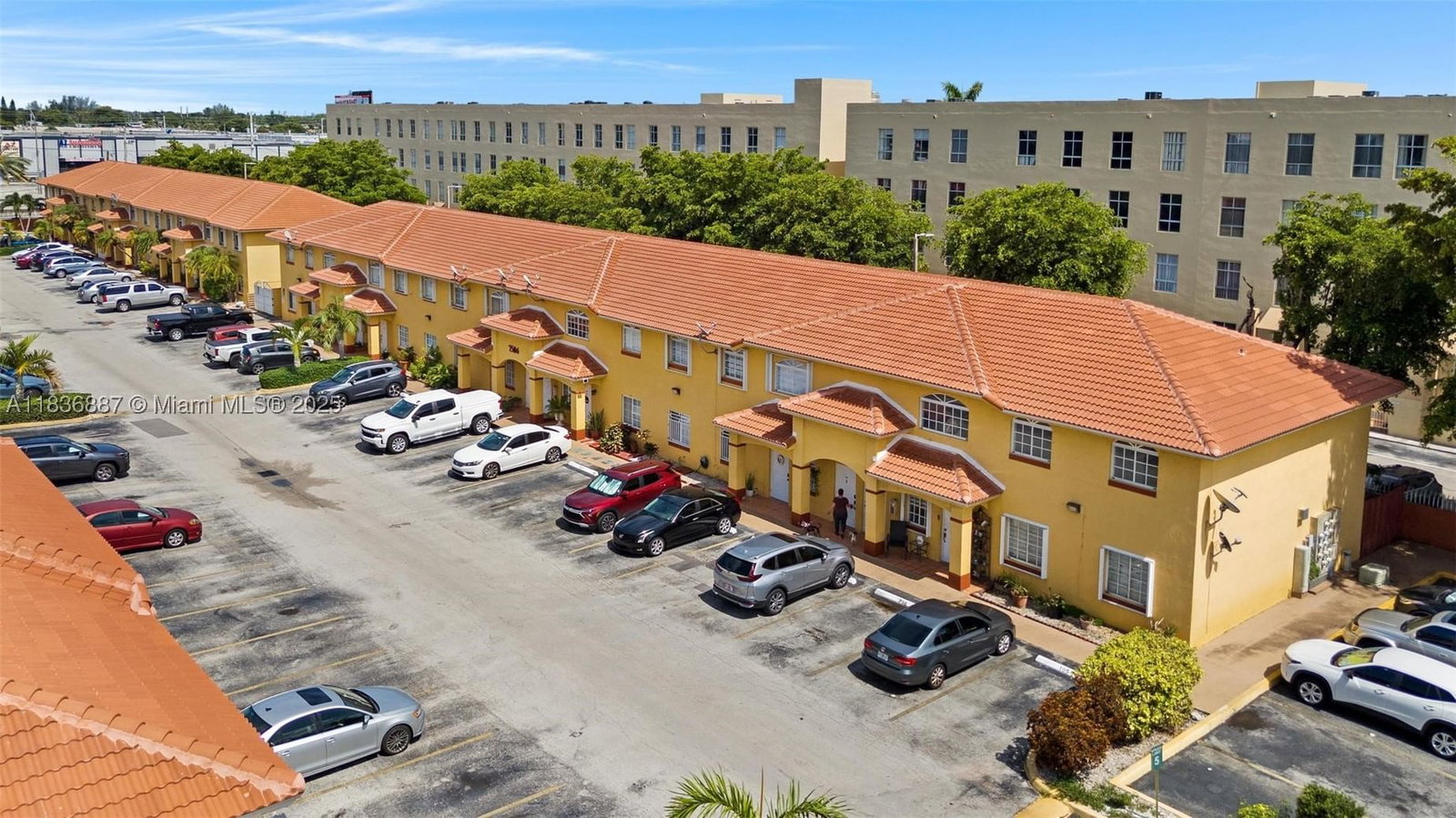 Real estate property located at 7506 20th Ave #206, Miami-dade, Poinciana Royale Villas C, Hialeah, FL