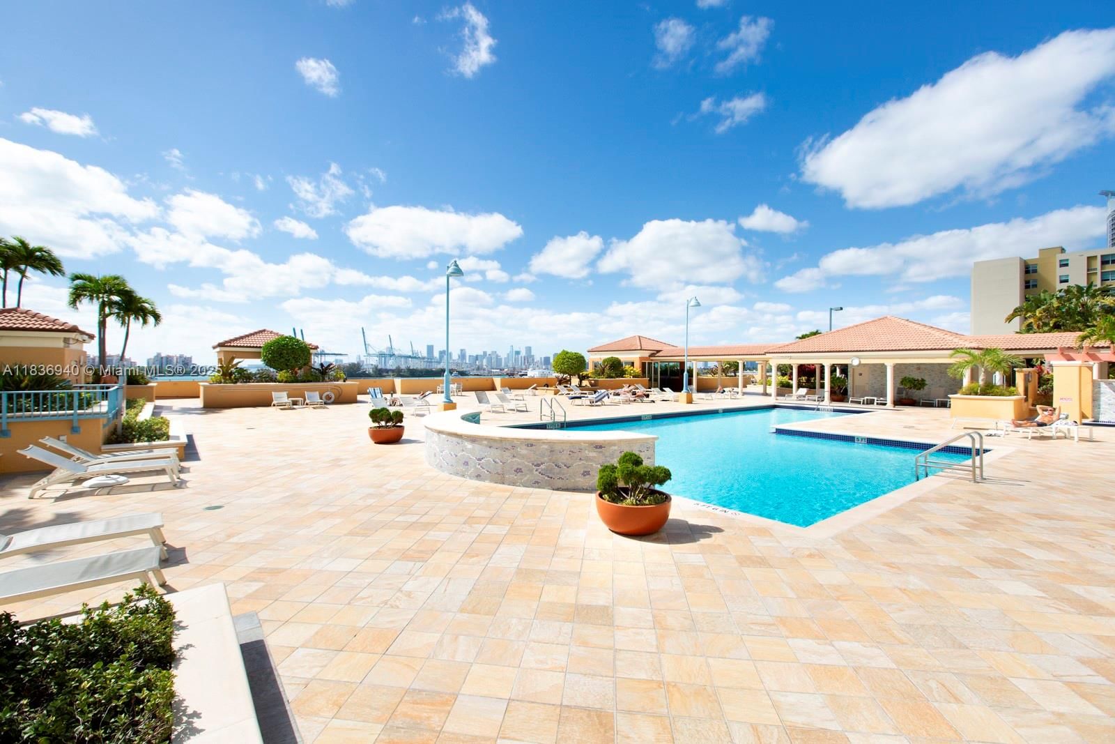 Real estate property located at 90 Alton Rd #1408, Miami-dade, Yacht Club At Portofino, Miami Beach, FL