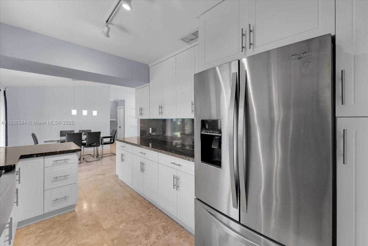 Real estate property located at 14071 45th St, Miami-dade, Bent Tree Lakeside, Miami, FL