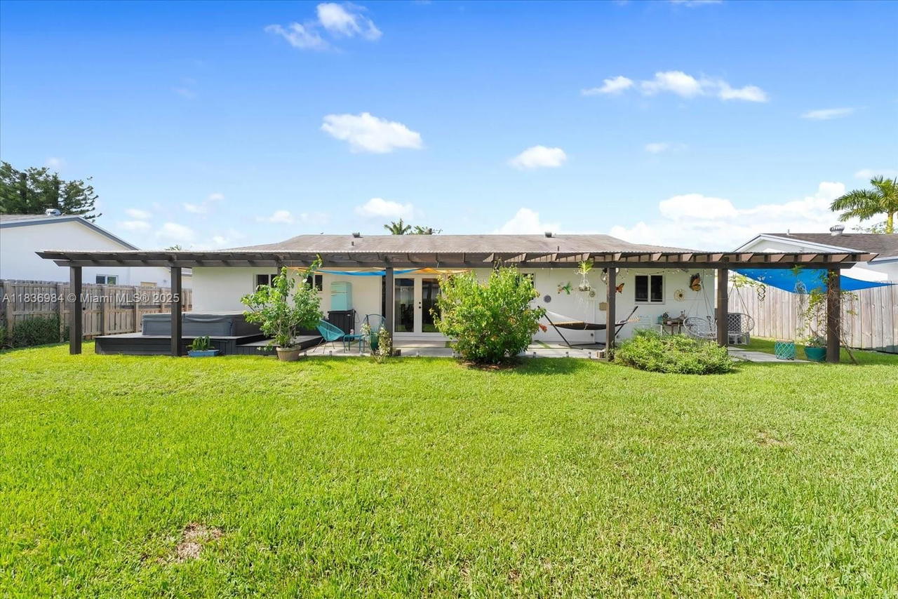 Real estate property located at 14071 45th St, Miami-dade, Bent Tree Lakeside, Miami, FL