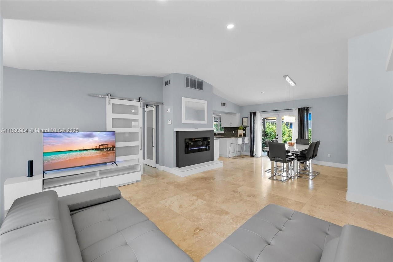 Real estate property located at 14071 45th St, Miami-dade, Bent Tree Lakeside, Miami, FL