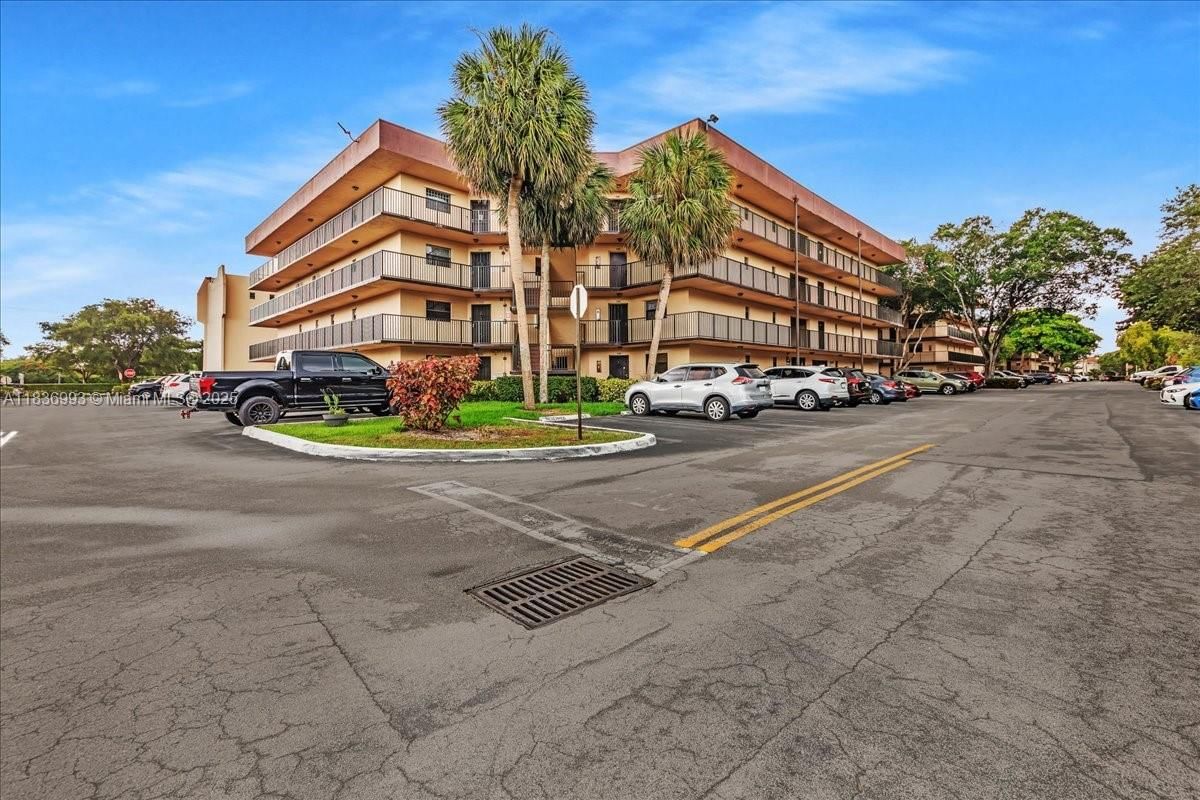 Real estate property located at 6555 Broward Blvd #300, Broward, Plantation Club C Condo, Plantation, FL