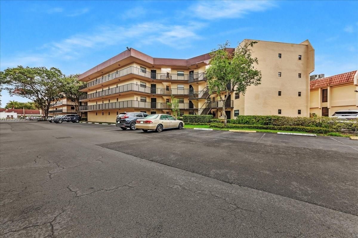 Real estate property located at 6555 Broward Blvd #300, Broward, Plantation Club C Condo, Plantation, FL