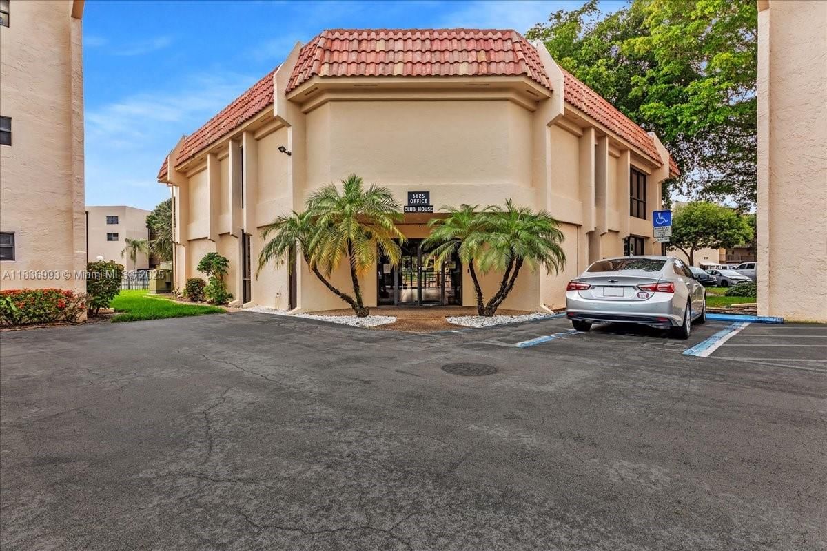 Real estate property located at 6555 Broward Blvd #300, Broward, Plantation Club C Condo, Plantation, FL