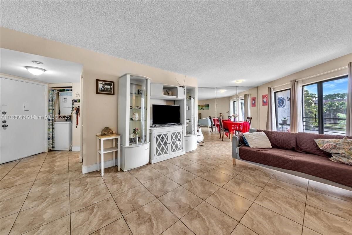 Real estate property located at 6555 Broward Blvd #300, Broward, Plantation Club C Condo, Plantation, FL