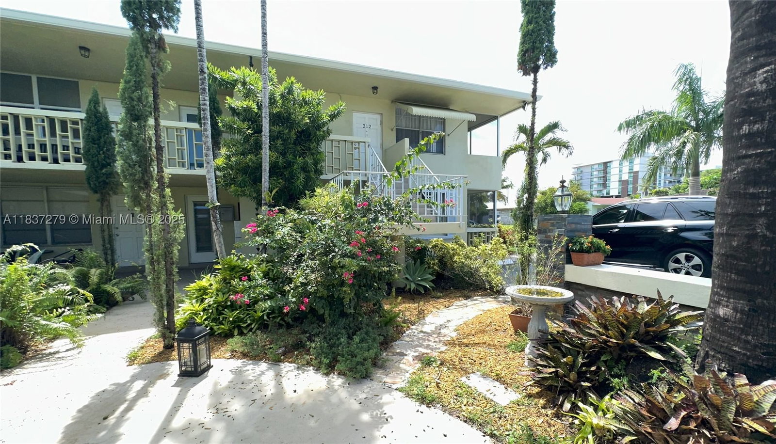 Real estate property located at 1720 Funston St #111, Broward, Funston Condo Apts, Hollywood, FL