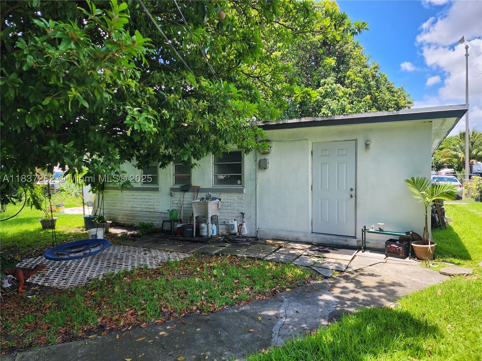 Real estate property located at 3521 8th Ave, Miami-dade, Linden Gardens, Hialeah, FL
