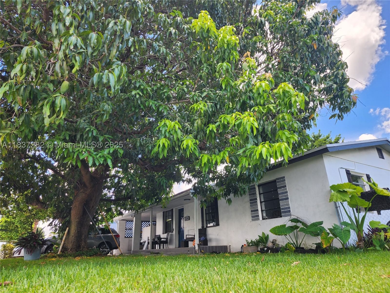 Real estate property located at 3521 8th Ave, Miami-dade, Linden Gardens, Hialeah, FL