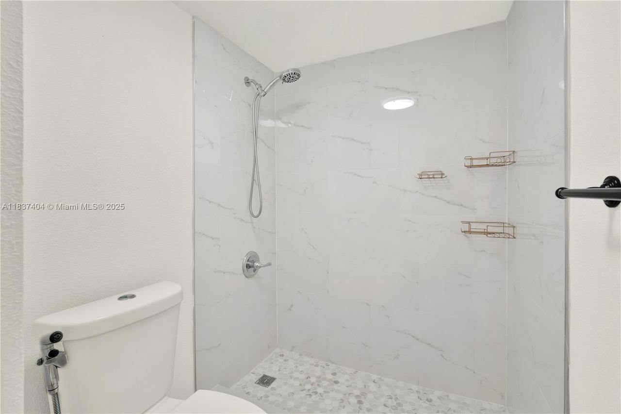 Real estate property located at 1990 56th St #1407, Miami-dade, Palm-west Gardens Condo, Hialeah, FL