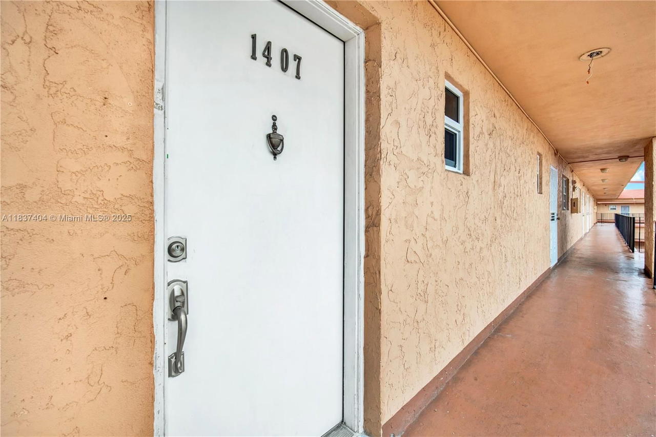 Real estate property located at 1990 56th St #1407, Miami-dade, Palm-west Gardens Condo, Hialeah, FL
