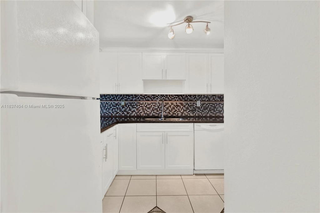 Real estate property located at 1990 56th St #1407, Miami-dade, Palm-west Gardens Condo, Hialeah, FL