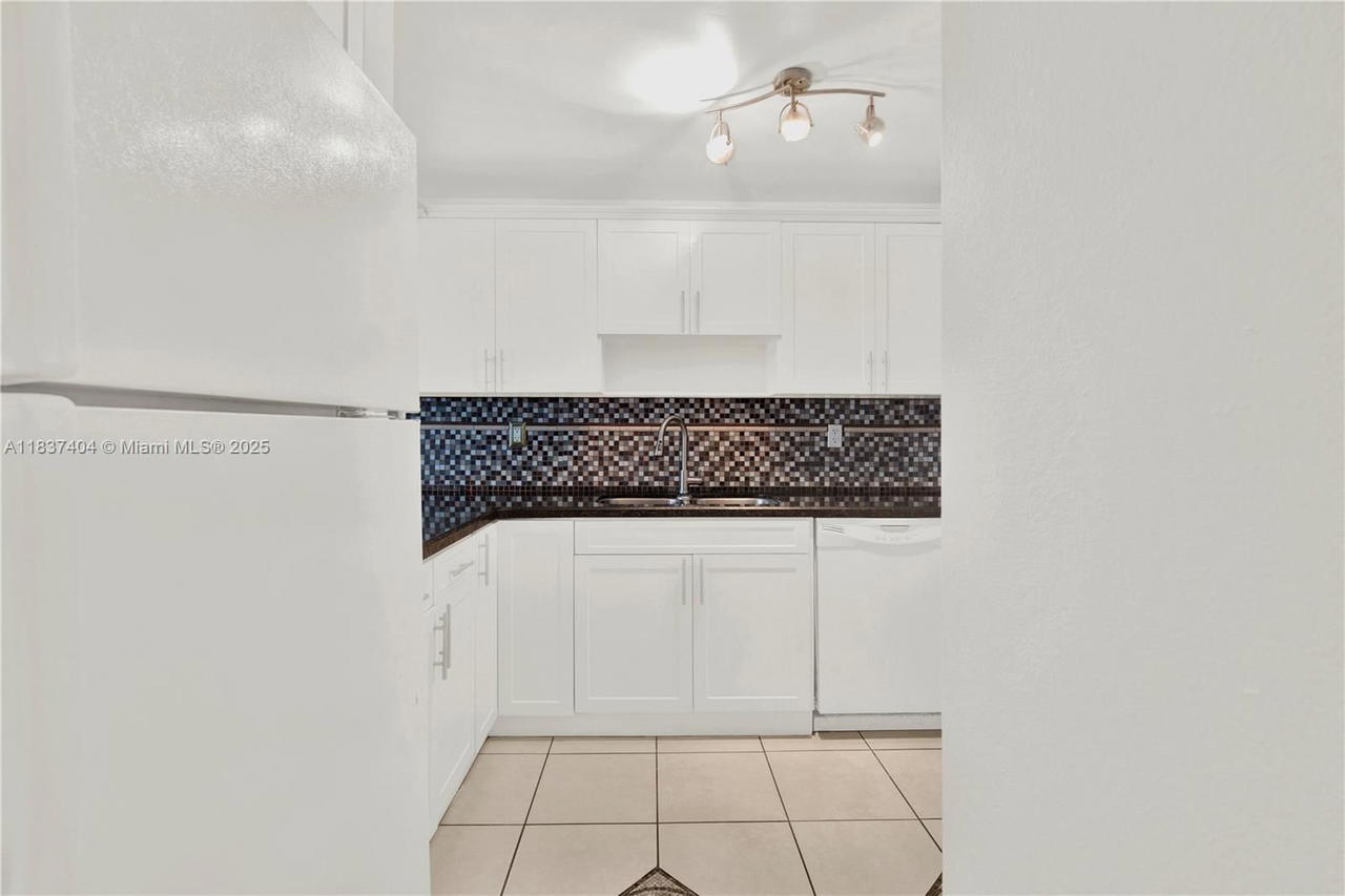 Real estate property located at 1990 56th St #1407, Miami-dade, Palm-west Gardens Condo, Hialeah, FL