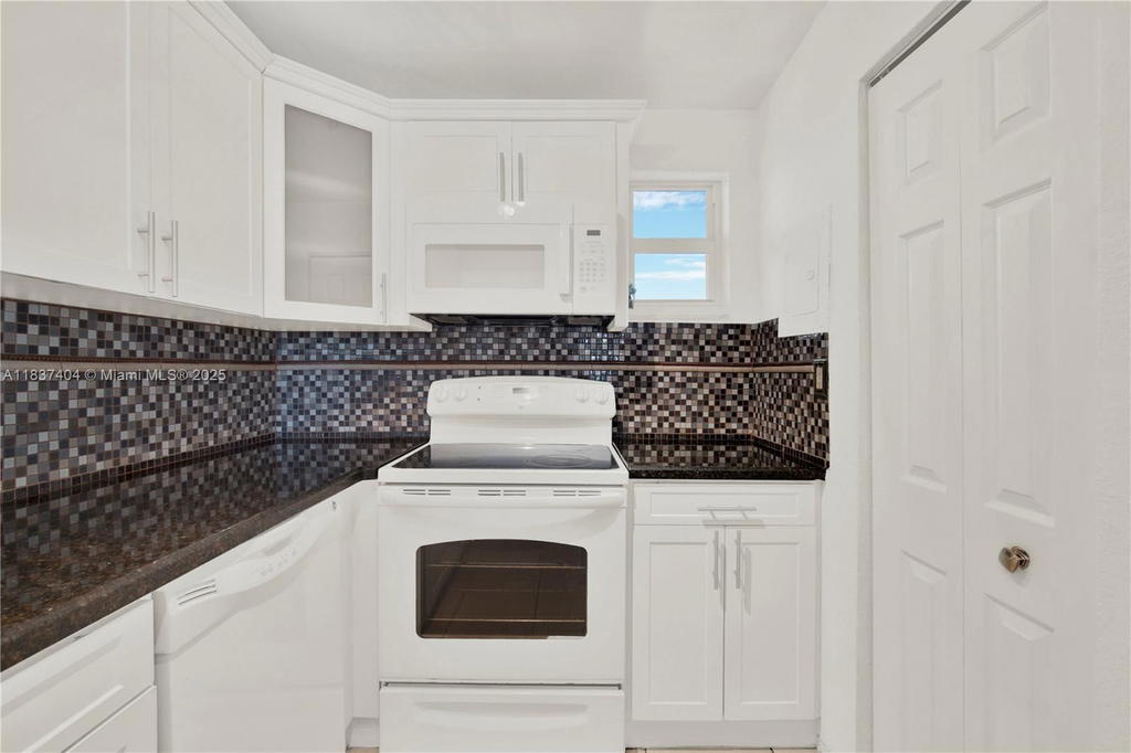 Real estate property located at 1990 56th St #1407, Miami-dade, Palm-west Gardens Condo, Hialeah, FL