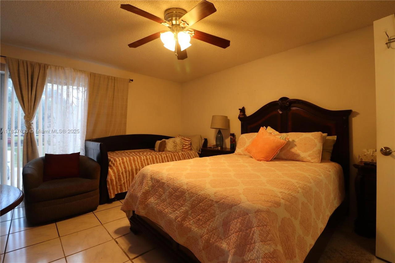 Real estate property located at 15434 85th Ln #154, Miami-dade, Olympian Gdn Condo, Miami, FL