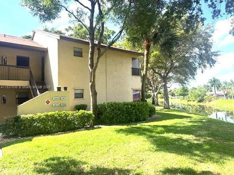 Real estate property located at 3817 Cocoplum Cir #3585, Broward, Karanda Village Iii-b Con, Coconut Creek, FL