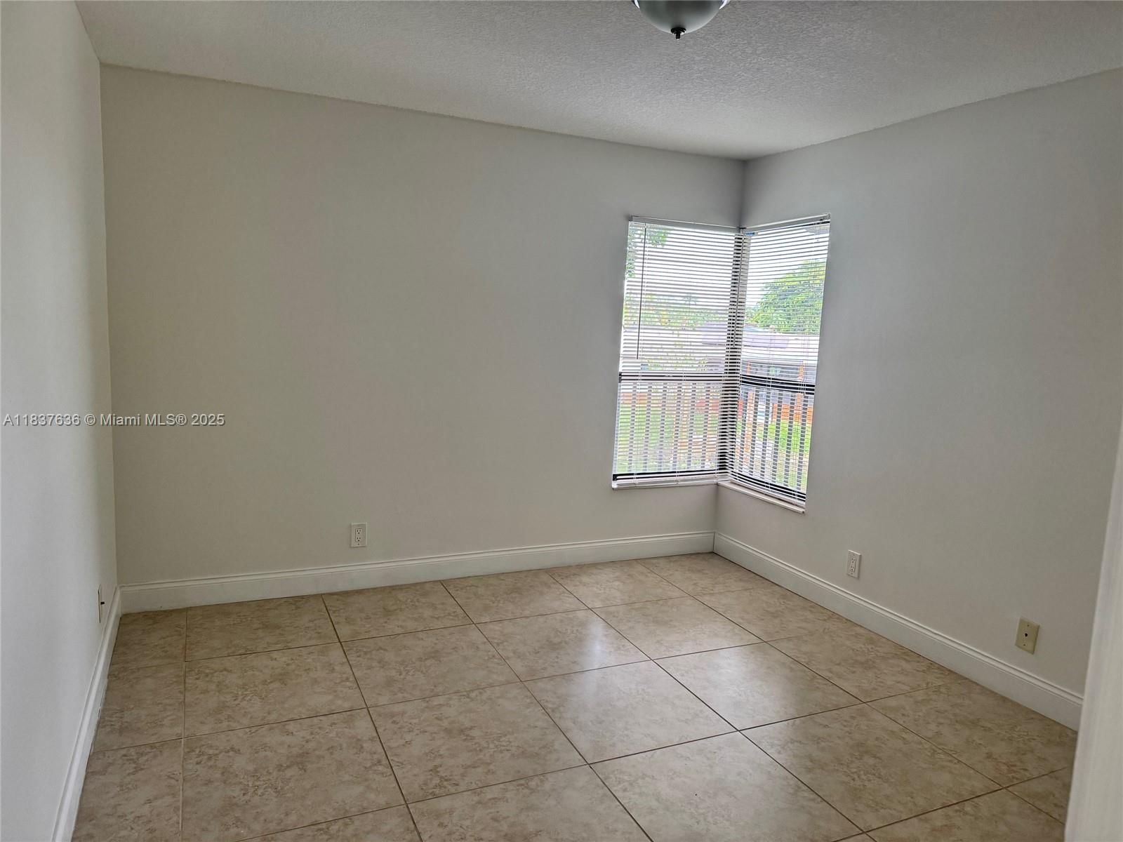 Real estate property located at 3817 Cocoplum Cir #3585, Broward, Karanda Village Iii-b Con, Coconut Creek, FL