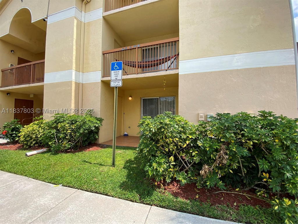 Real estate property located at 7640 Westwood Dr #406, Broward, South Palm Place Condo, Tamarac, FL
