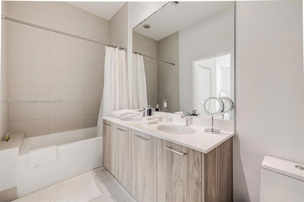 Real estate property located at 501 31st St #4007, Miami-dade, Paraiso Bayviews, Miami, FL