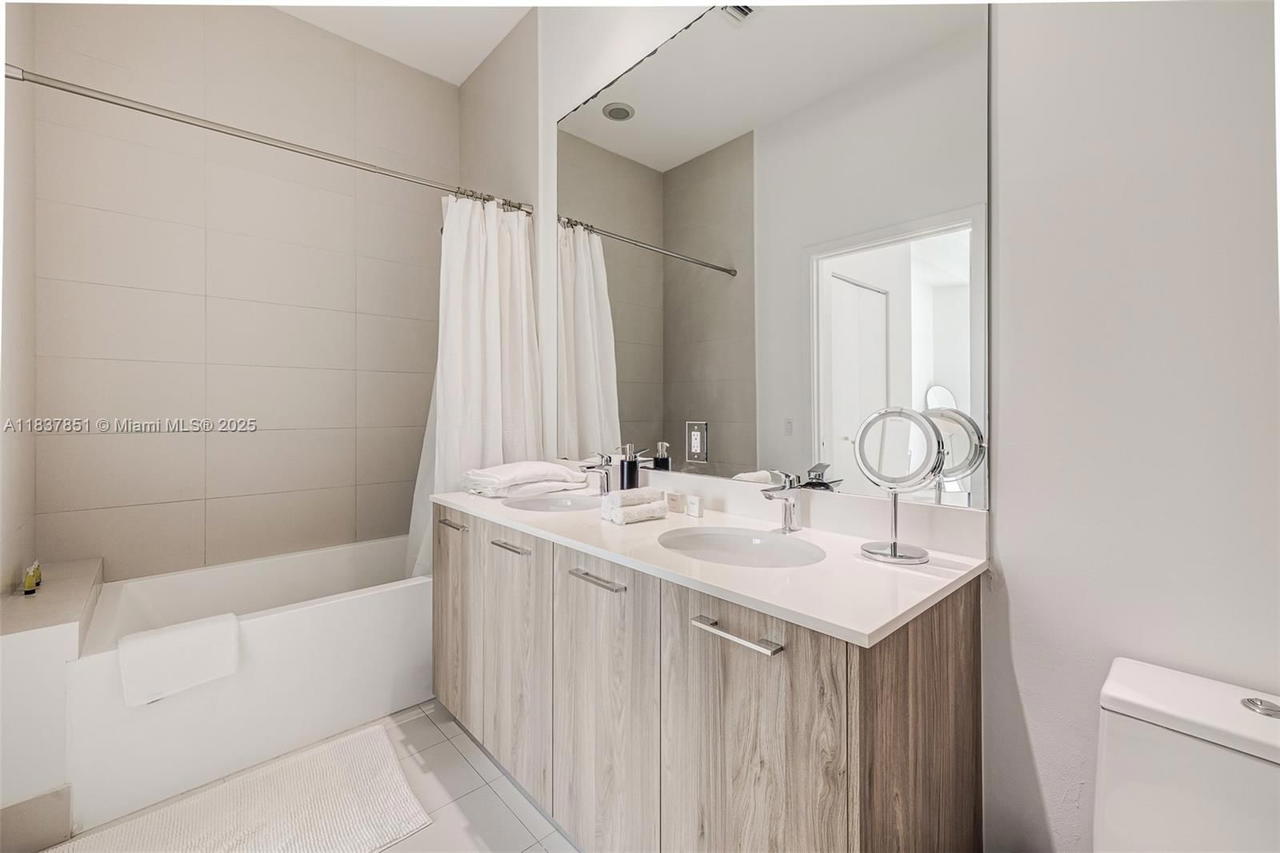 Real estate property located at 501 31st St #4007, Miami-dade, Paraiso Bayviews, Miami, FL