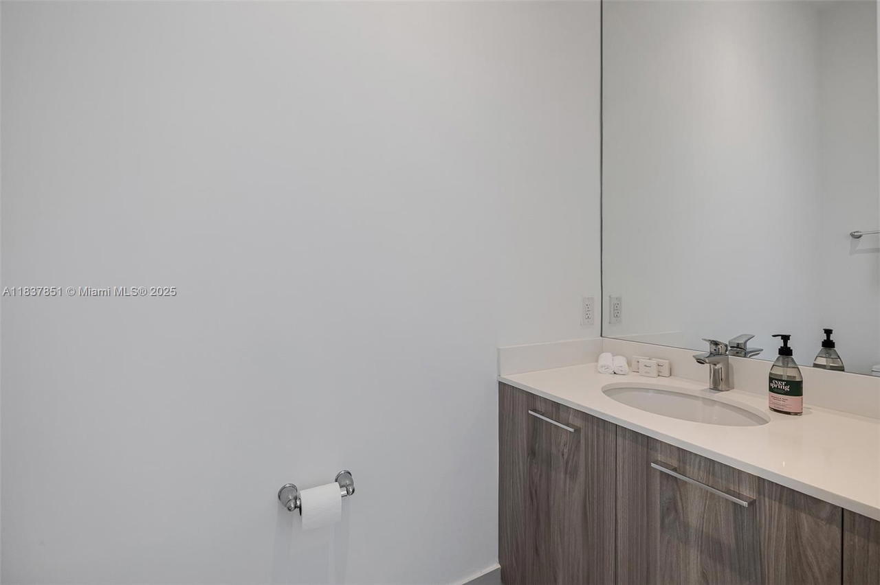 Real estate property located at 501 31st St #4007, Miami-dade, Paraiso Bayviews, Miami, FL