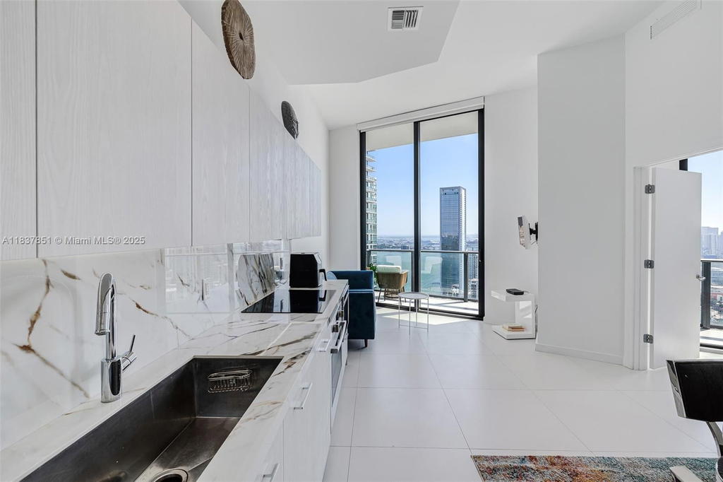 Real estate property located at 501 31st St #4007, Miami-dade, Paraiso Bayviews, Miami, FL