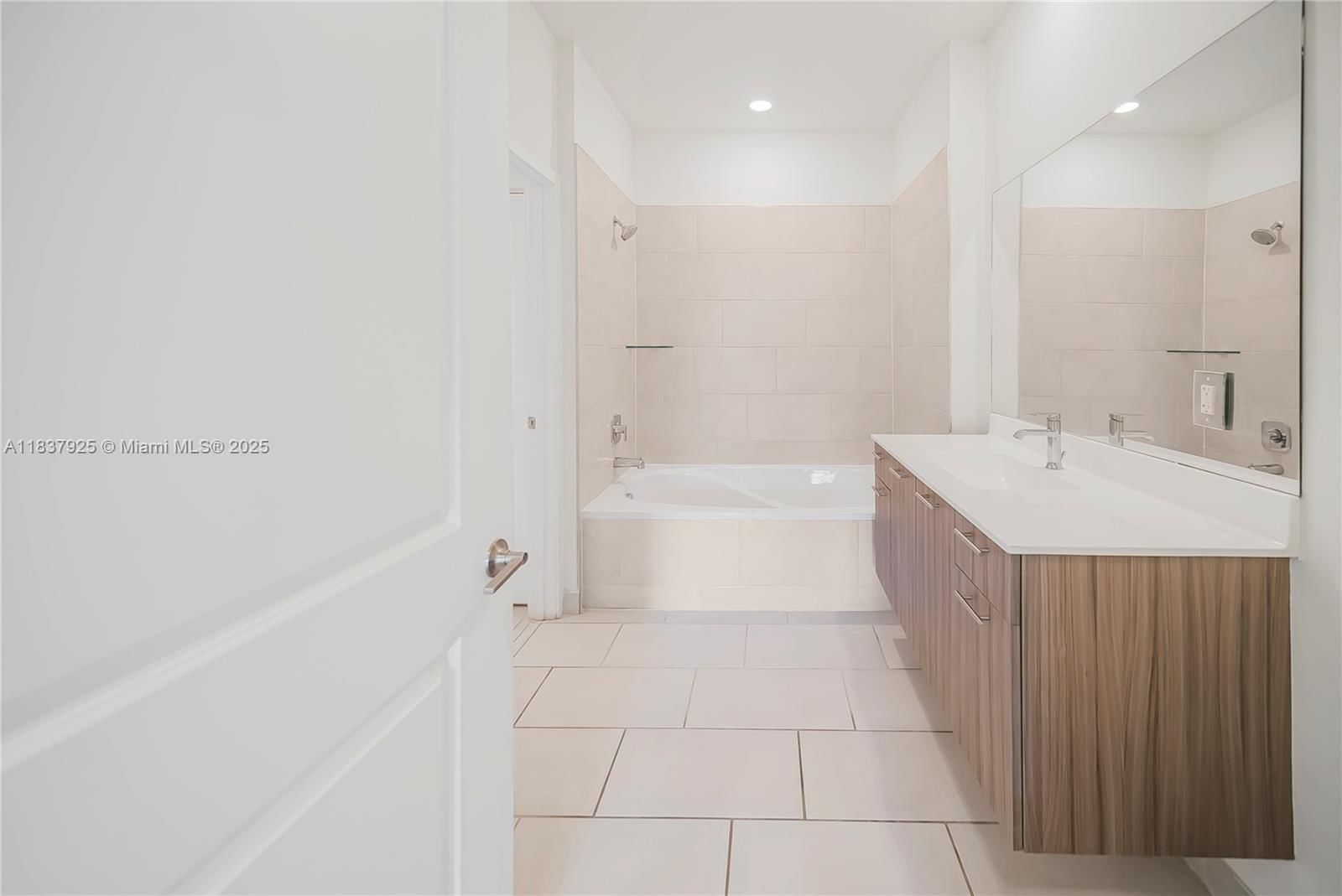 Real estate property located at 8265 41st St C-307, Miami-dade, Downtown Doral South Phas, Doral, FL
