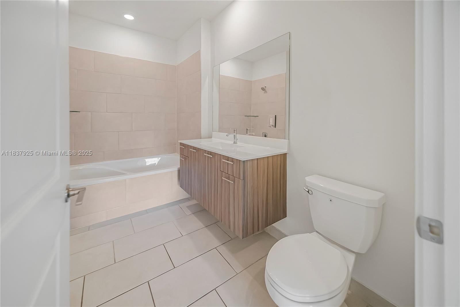 Real estate property located at 8265 41st St C-307, Miami-dade, Downtown Doral South Phas, Doral, FL